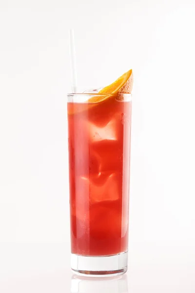 Вкусный коктейль в стакане — стоковое фото