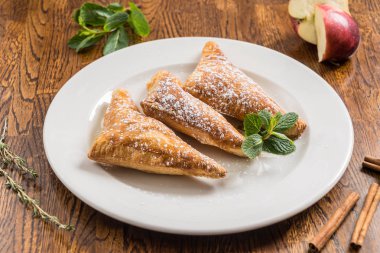 Tatlı elmalı turta