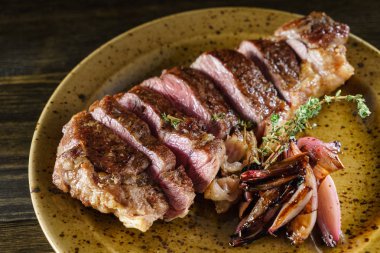 Kavrulmuş dana biftek dilimlenmiş 