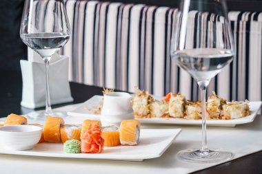 Lezzetli Japon sushi seti