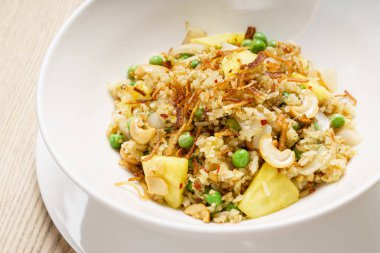 Stir fry tavuk ve ananas