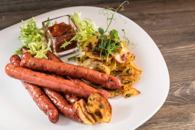 Kızarmış ördek sosis