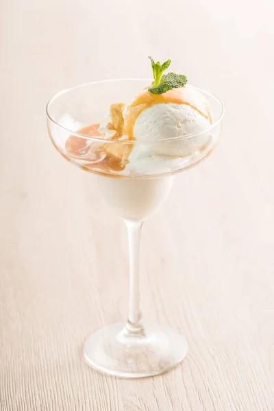 Ice cream with sauce in glass — Stock Photo, Image