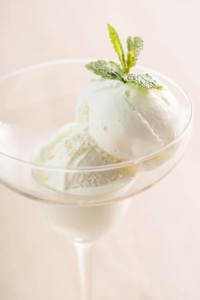 Ice cream with sauce in glass — Stock Photo, Image
