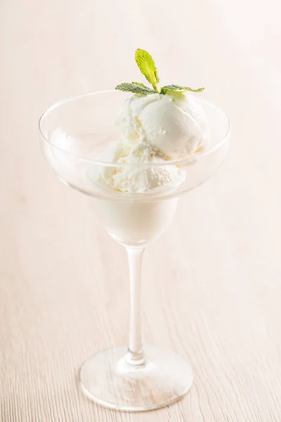 Ice cream with sauce in glass — Stock Photo, Image