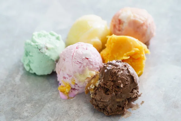 Doces colheres de sorvete — Fotografia de Stock