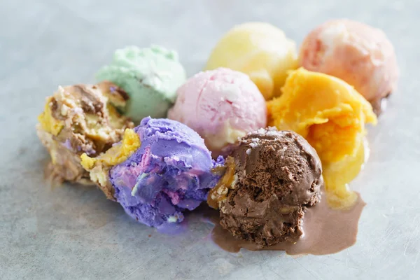 Doces colheres de sorvete — Fotografia de Stock