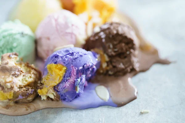 Dulces cucharadas de helado — Foto de Stock