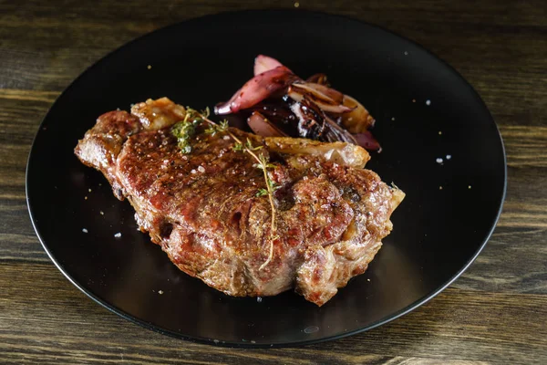 Sliced roasted beef steak — Stock Photo, Image
