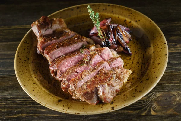 Sliced roasted beef steak — Stock Photo, Image