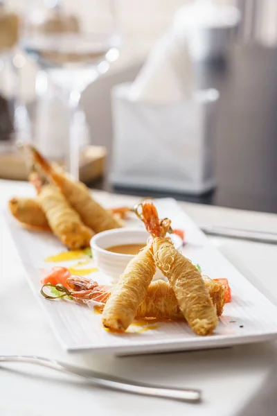 Fried shrimps with sauce — Stock Photo, Image