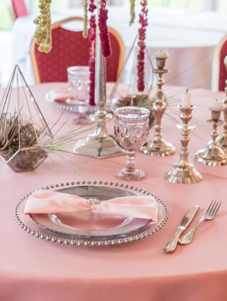 Conjunto de mesa festiva para la comida —  Fotos de Stock