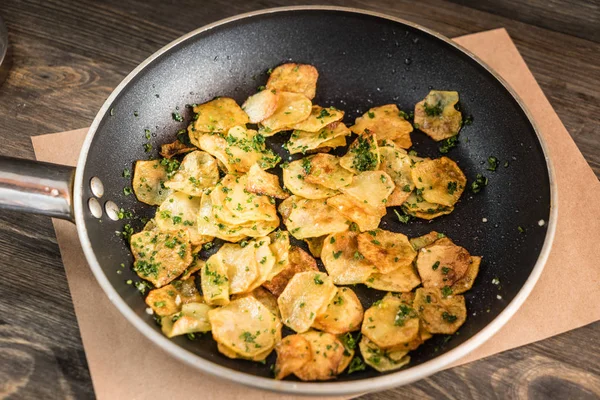 Patatas fritas con verduras — Foto de Stock