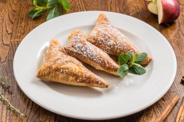 Tatlı elmalı turta parçaları