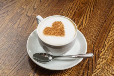 Latte Kahve Kupası kalp ile