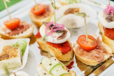 Plaka üzerinde lezzetli meze