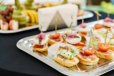 Plaka üzerinde lezzetli meze