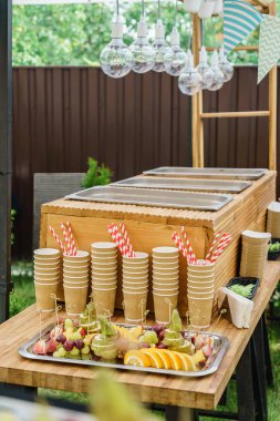 Plaka üzerinde lezzetli meze