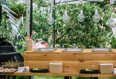 Plaka üzerinde lezzetli meze