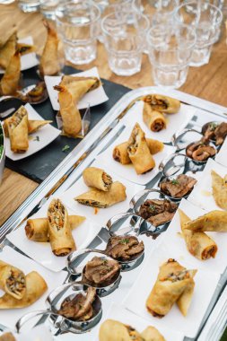 Plaka üzerinde lezzetli meze