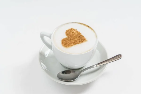 Latte dalam cangkir kopi dengan hati — Stok Foto