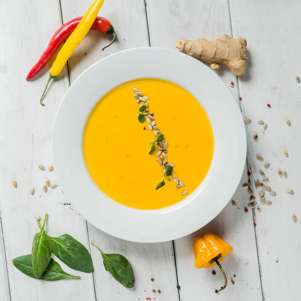 Délicieuse soupe à la crème — Photo