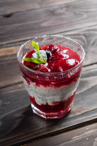 Delicious berry dessert — Stock Photo, Image