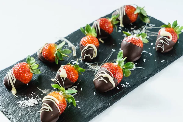 Fresas bañadas en chocolate — Foto de Stock
