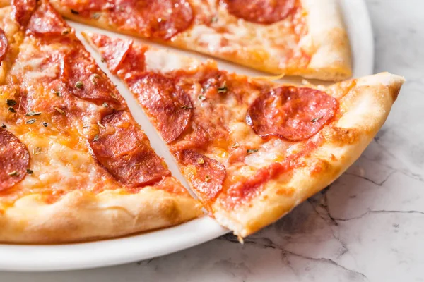 Välsmakande traditionella Pizza — Stockfoto