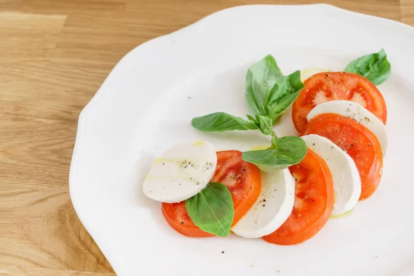 Gesneden caprese salade — Stockfoto