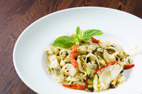 Heerlijke pasta met groenten — Stockfoto