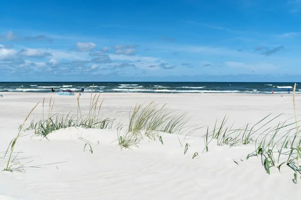 Biały piasek plaży Morza Bałtyckiego — Zdjęcie stockowe