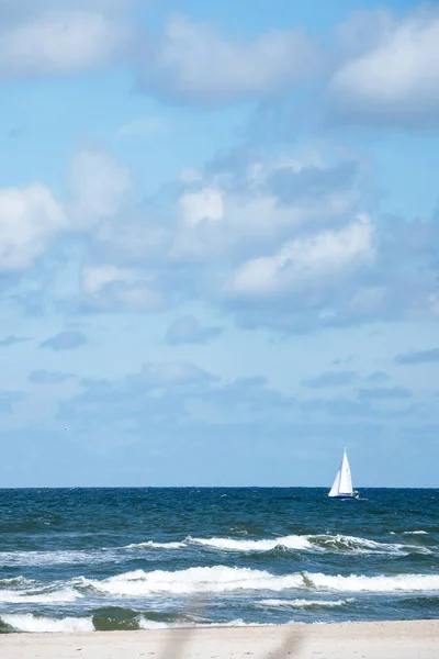 Weißer Sandstrand an der Ostsee — Stockfoto