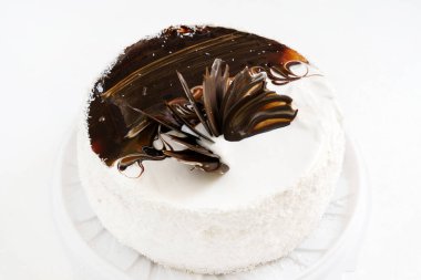 Kremalı çikolatalı pasta.