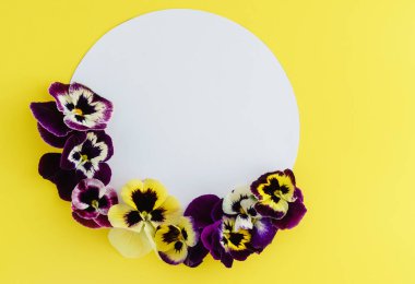 Homo çiçekli çerçeve