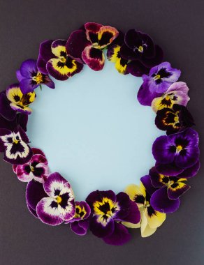 Homo çiçekli çerçeve