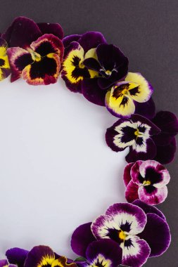 Homo çiçekli çerçeve