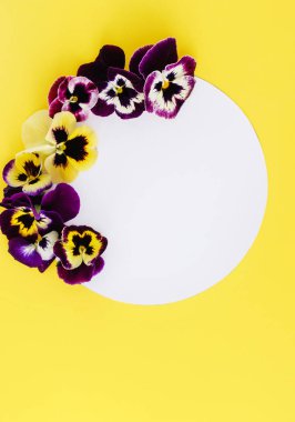 Homo çiçekli çerçeve