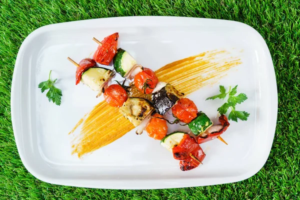 Verduras a la parrilla en pinchos —  Fotos de Stock