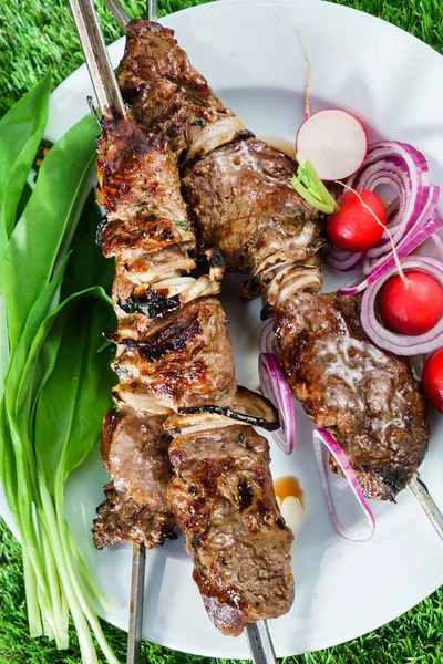 Délicieux kebabs grillés — Photo