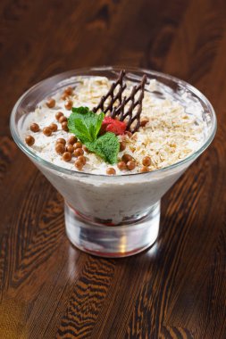 Organik berry tatlı