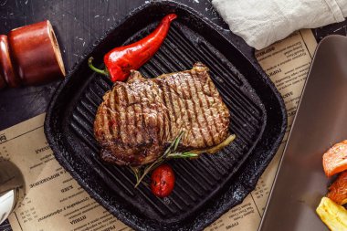 biber ve domates ile biftek 