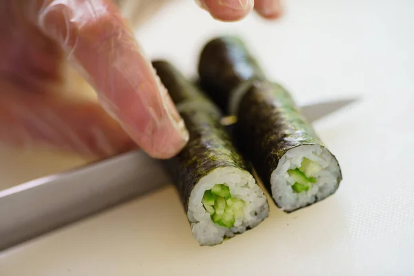 Chef making sushi — Stock Photo, Image