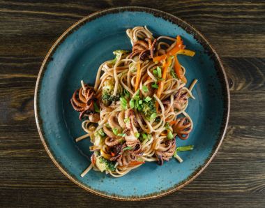 Asya deniz ürünleri şehriye