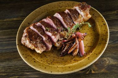 herb ile sığır eti biftek