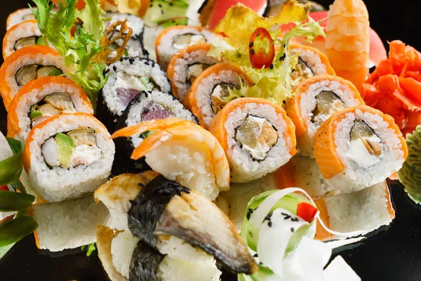 Gustosi involtini di sushi — Foto Stock