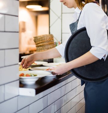 Garson servis salata