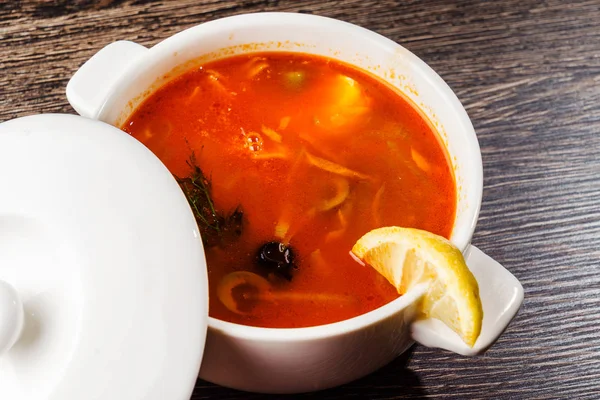 Świeże, smaczne zupy — Zdjęcie stockowe