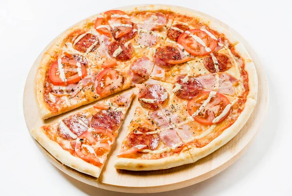 Färska välsmakande pizza — Stockfoto