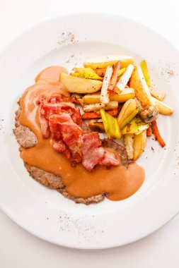 Sebzeli ızgara biftek